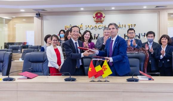 11ème CMP entre le Vietnam et Wallonie-Bruxelles en présence de Monsieur Pham Hoang Mai, Directeur général du Département des Relations économiques extérieures du MPI et M. Nicolas Dervaux, Représentant des gouvernements de la Fédération Wallonie-Bruxelles et de la Wallonie au Vietnam