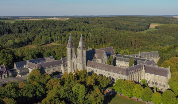 L’Abbaye de Maredsous, nichée au cœur du Condroz namurois © Abbaye de Maredsous asbl