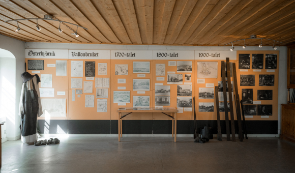 Exposition sur les forges dans le village d’Österbybruk, dans la province d’Uppland © J. Van Belle – WBI