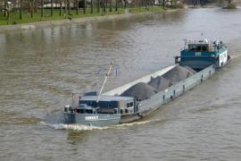 Bateau sur la Meuse, proche du parc de la Boverie (Liège) 