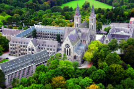 Vue aérienne de l’Abbaye de Maredsous © Abbaye de Maredsous asbl